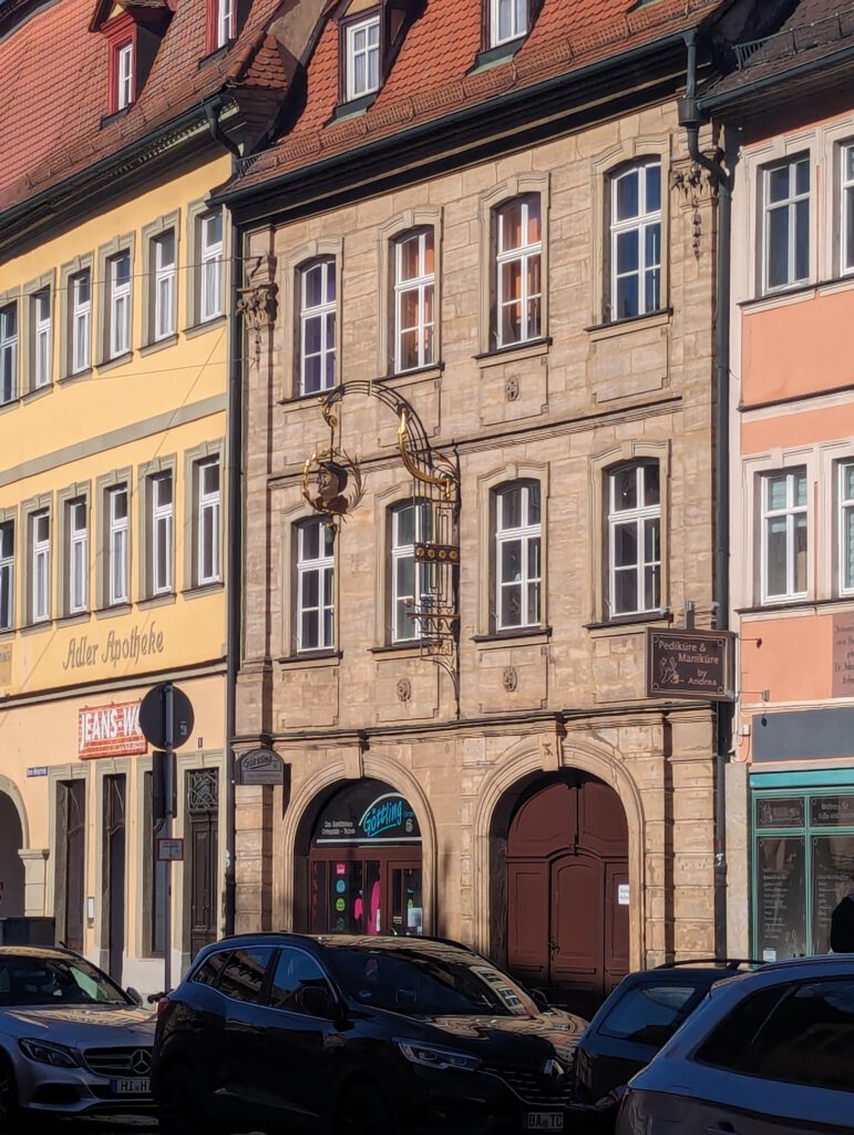 The former Großkopf brewery building, with the brewery sign (a big head, which is what "Großkopf" literally means), in Bamberg on Obere Königstraße